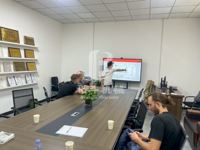 从屏幕对面到面对面,外国客户来考察芭乐视频APP在线观看